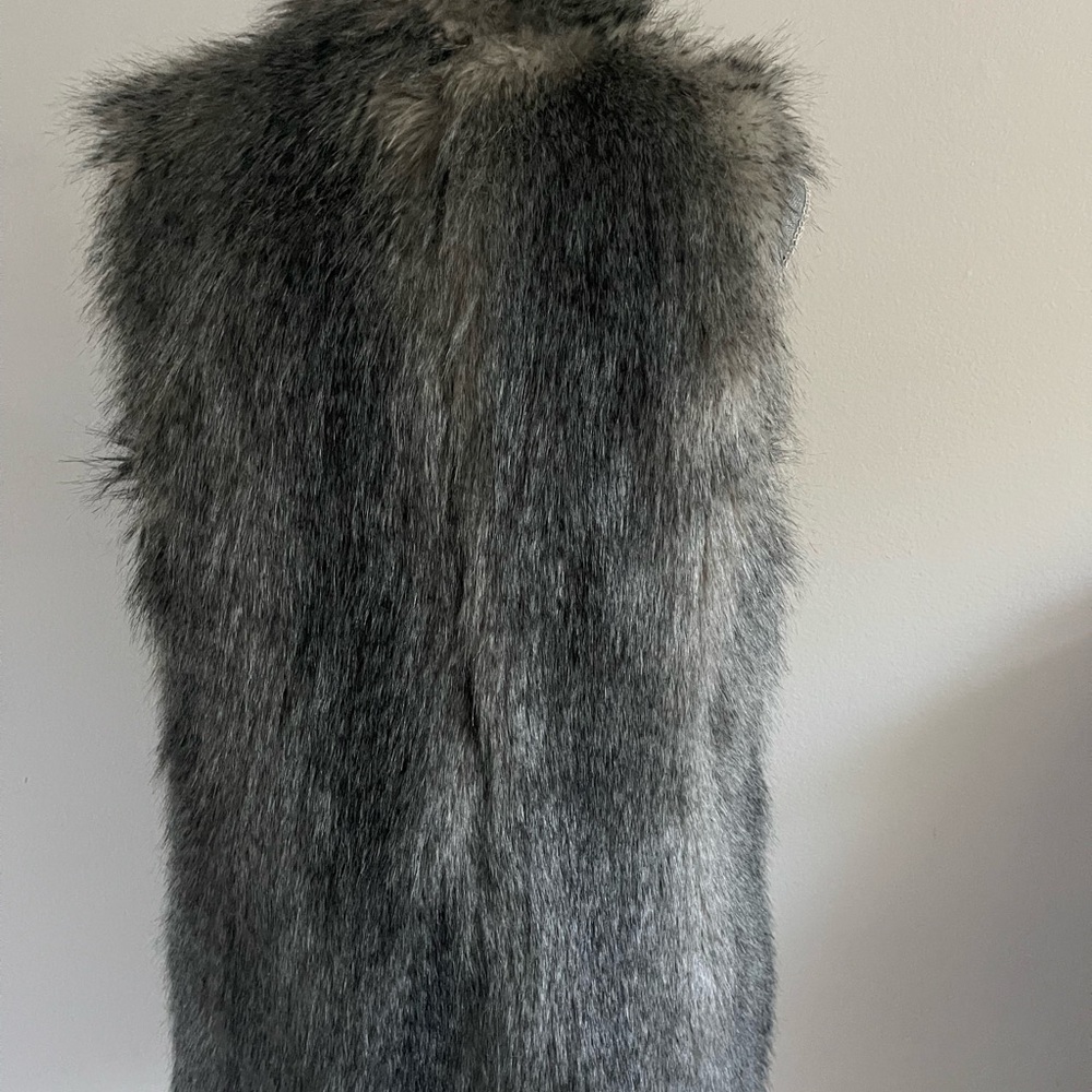 Express Faux Fur Vest. Size Small - Picture 7 of 15